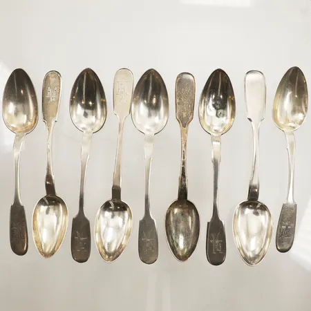 Nio skedar, längd 14cm, gravyr, silver  Vikt: 173,8 g