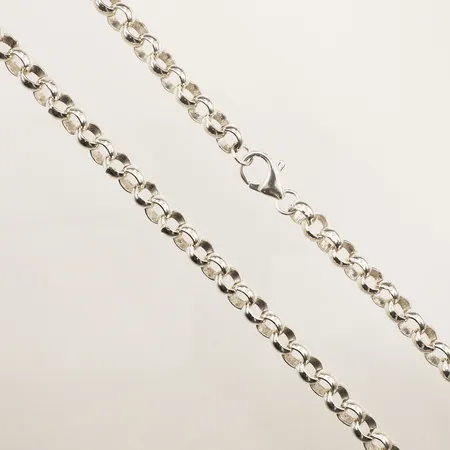 Kedja Ärtlänk, längd 60cm, bredd 9mm, skadade länkdelar, 925/1000 silver Vikt: 95 g