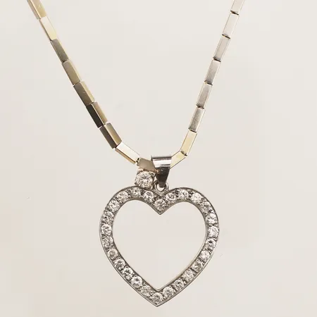 Collier med två integrerade hängen, hjärta diamanter 26xca0,03ct, 25x25mm, diamant 1xca0,15ct W/Vs enligt gravyr, längd 42cm, bredd 2mm, vitguld, 18K Vikt: 19,2 g
