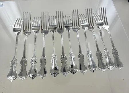 Bestick Olga, Gafflar längd 18 cm 465,1 gr, knivar längd 21 cm, 875,3 gr, GAB silver 830/1000   Vikt: 1340 g Skickas med postpaket.