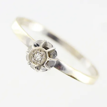 Ring, diamant ca 0,01ct, stl 17, bredd 1,5-5mm, vitguld, 18K. Vikt: 1,1 g