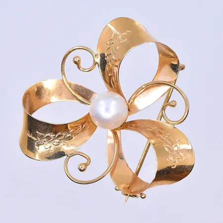 Brosch med pärla, stl 32x32 mm, 18K. Vikt: 3,9 g