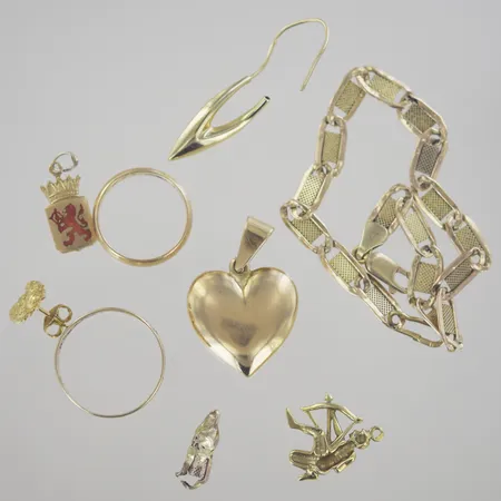 Diverse guld,18K, 12,6 gr + 14K 9,5 gr=22,1 gr Vikt: 22,1 g