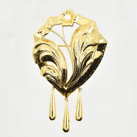 Brosch med odlad pärla Ø4 mm, längd 70 mm, bredd 44 mm, 18K. Vikt: 9,2 g