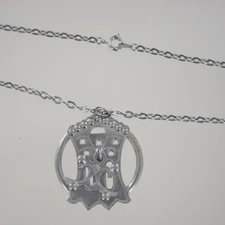 Halskedja med hänge handarbetet, längd 70/4,5 cm, går ej öppna låset