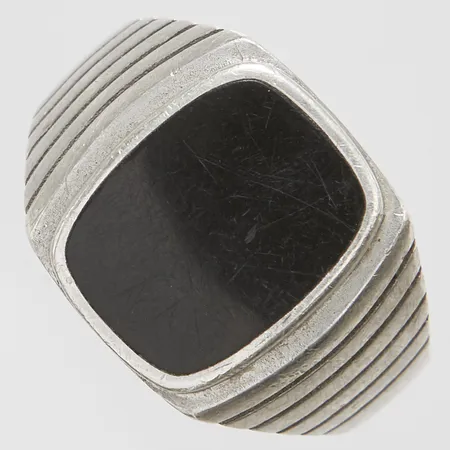 Klackring, onyx, stl 21, bredd 3,5-16mm, 925/1000 silver Vikt: 7,4 g