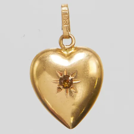 Hänge hjärta, sten, längd ca 20mm inkl ögla, bredd 12mm, repig, bucklig, 18K Vikt: 0,8 g