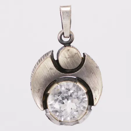 Hänge, bergkristall, längd 30mm inkl ögla, bredd 18,5mm, Karl Laine, Finland, silver 925/1000 Vikt: 4,3 g