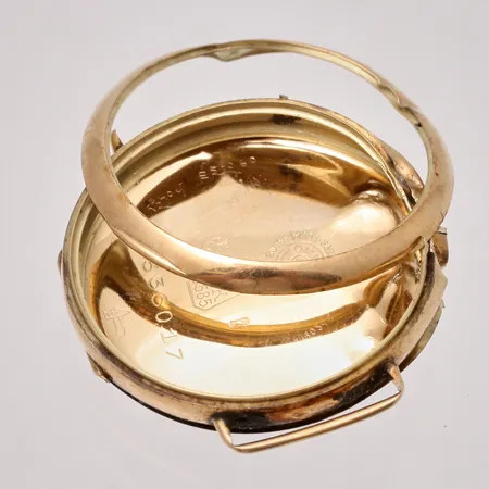 Diverse defekt guld, 14K, vikt 4,13g.