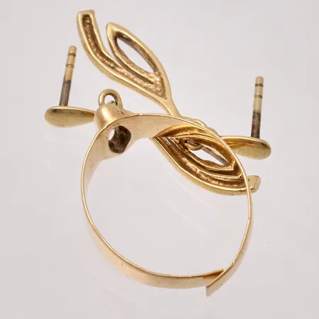 Diverse defekt guld, 18K, vikt 3,02g.