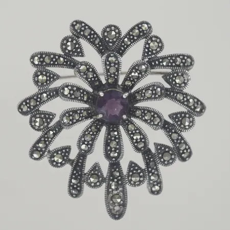 Brosch med stenar, diam 4,5 cm, silver Vikt: 9,8 g