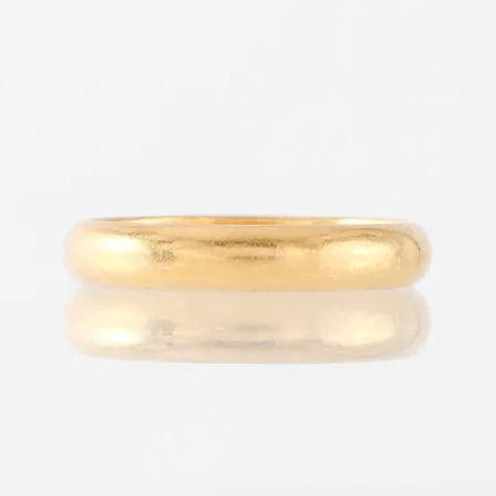 Ring med gravyrer, 23k. Vikt: 5,1 g