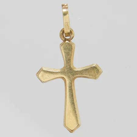Hänge kors, längd ca 26mm inkl ögla, bredd 14mm, bruksslitage, 14K Vikt: 0,6 g