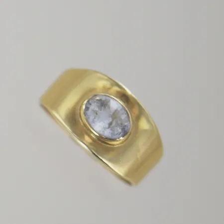 Ring med månsten, Ø 19½ mm, bredd 11,6 mm, 18K Vikt: 4,9 g