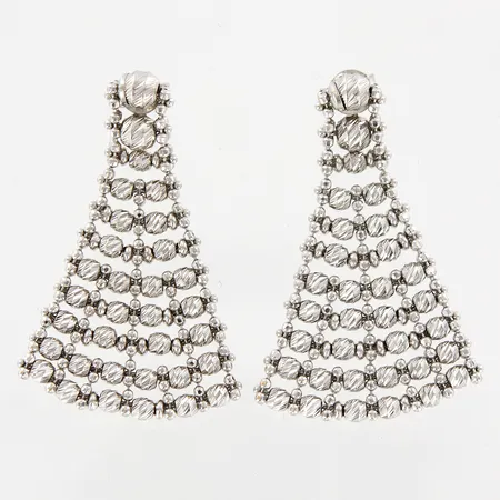 Ett par örhängen, 38mm, bredd: 25mm, vitguld, 18K Vikt: 9,5 g