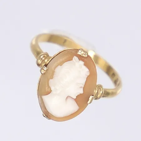 Ring med camé, stl 17, bredd 2-14mm, 18K Bruttovikt: 2,3g 