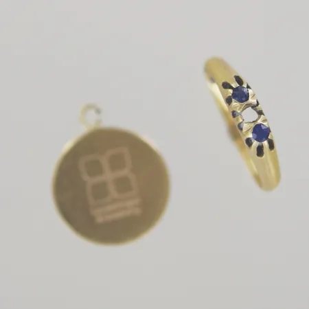 Hänge/ring med stenar, sten saknas/gravyr ,18K Vikt: 3,1 g