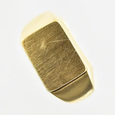 Klackring, stl 20¼, bredd 5-12 mm, gravyr, 18K+23K. Vikt: 11,3 g