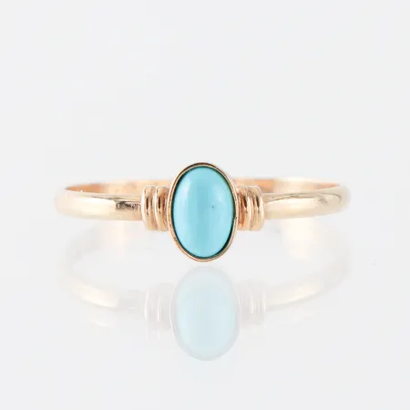 Ring med sten, storlek 18 mm, bredd 1.7-6.6 mm,14k. Vikt: 1,2 g