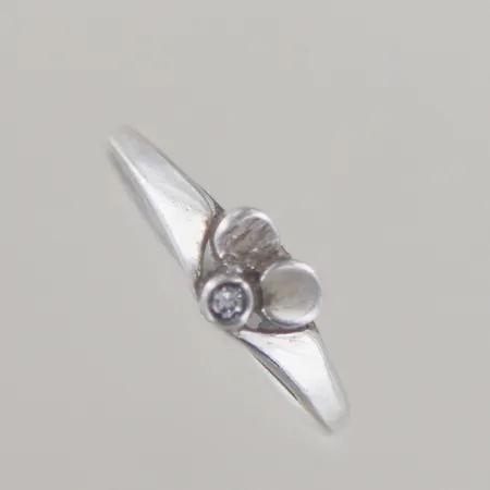 Ring med sten, Ø 18 mm, silver 925/1000 Vikt: 1,6 g