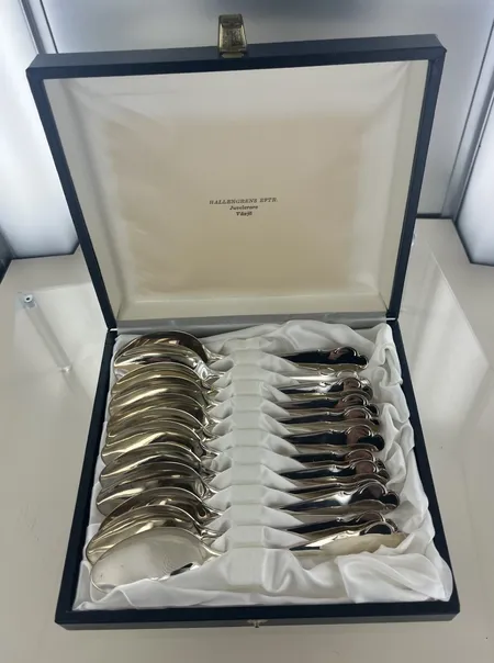 Skedar Disa 12 st, längd 18 cm, Silver MGAB 830/1000 Vikt: 496,5 g Skickas med postpaket.