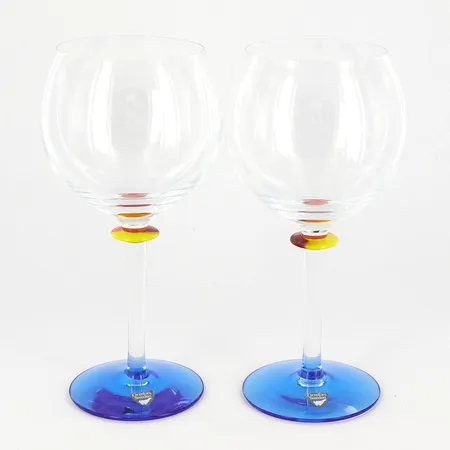 Två vinglas Pepperoni, av Erika Lagerbielke för Orrefors, höjd 19cm, Ø75mm, etikettmärkta, kartong Vikt: 0 g