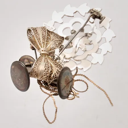 Diverse defekt silver, 830/1000, vikt 28,49g.