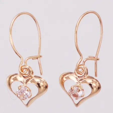 Ett par örhängen, kubic zirkonia, längd 20mm, bredd 9mm, Guldfynd, 18K Vikt: 0,6 g