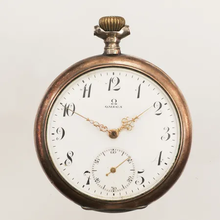 Fickur Omega Grand Prix Paris 1900, Ø52mm, liten sekundvisare, boettenummer 5481179, verknummer 4721917, hängbygel saknasinnerboett samt boett i 800/1000 silver