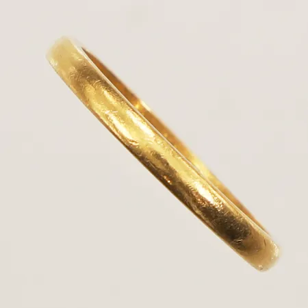 Ring, stl 18, bredd 2,3mm, gravyr, 23K Vikt: 3,5 g