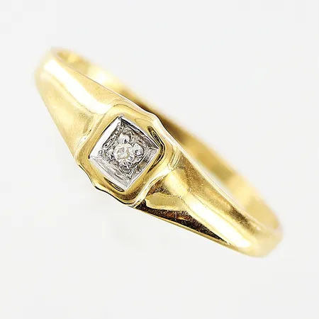 Barnring, diamant 0,005ct, stl 14, bredd 1-4mm, OBS! Liten storlek, 18K.  Vikt: 0,7 g