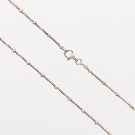 Collier silver 925/1000, längd 41,5cm Vikt: 6,6 g