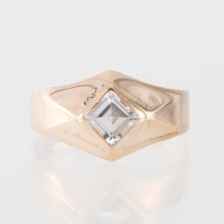 Ring med sten, storlek 17 mm, bredd 3-9.9 mm, Ingvar Ericson Guldsmedsfirman Helsingborg, 18k. Vikt: 2,2 g
