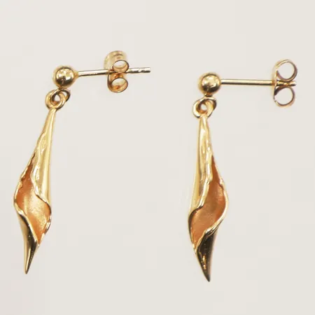 Ett par örhängen, längd 27,5mm, bredd 4,5mm, omaka snurrebussar, 18K  Vikt: 2,5 g