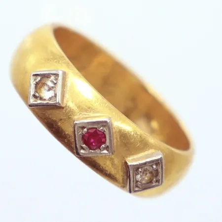 1 Ring Ø18¼, gravyr, 23k Vikt: 9,8 g