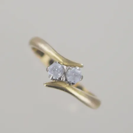 Ring med stenar, Ø 20 mm, graverad, 18K Vikt: 4,8 g