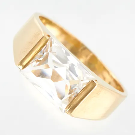 Ring med sten, stl 16½, bredd: 2,8-7mm, 18K Vikt: 3,9 g