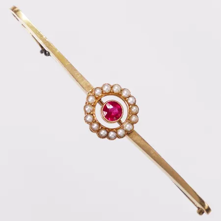 Brosch, röd sten, odlade pärlor, längd 70mm, bredd 2-14mm, år 1913, 18K Vikt: 5,5 g