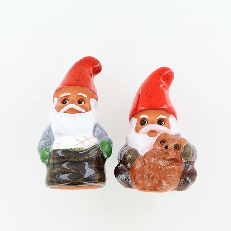 Figuriner Rolf Berg, 2 tomtar  7,5cm, 8cm, keramik. Skickas med paket.