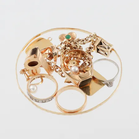 Trasigt guld en del med stenar,18k. Vikt: 36,4 g