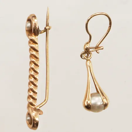 Udda örhänge, brosch, pärlor, skevt, 14K  Vikt: 2,1 g