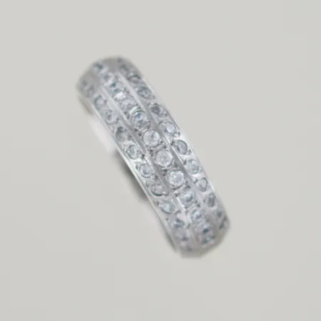 Ring med stenar, Ø 20½ mm, bredd 3 mm, 18K Vikt: 6,4 g