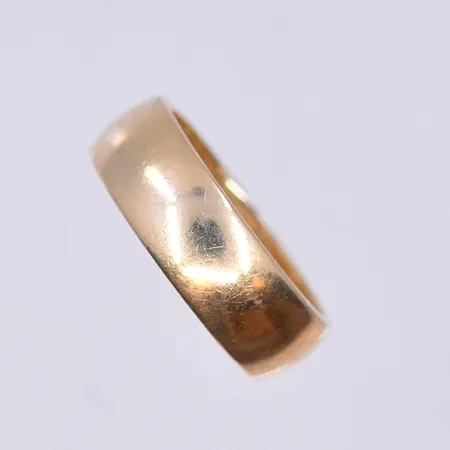Ring, stl 16¼, bredd 6 mm, 14K. Vikt: 4,8 g
