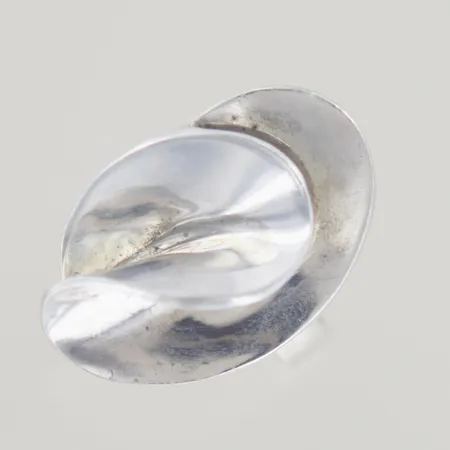 Ring, justerbar, höjd 27 mm, silver 925/1000 Vikt: 7,8 g