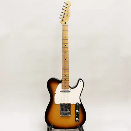 Elgitarr Fender Telecaster, Made in Mexico, serie nr MZ1135533, tone knob bypassed, i övrigt fullt fungerande, litet färgskav baktill, hårt fodral. Skickas med Bussgods eller PostNord