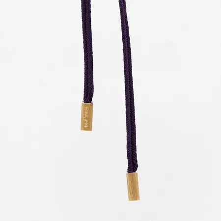 Silk String Necklace av Ole Lynggaard, med 18K guldetaljer, ca 127cm, bredd: 3-3,3mm.  Vikt: 0 g