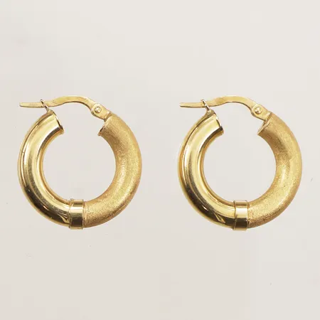 Ett par örhängen, delvis matterad, Ø18,8mm, bredd 3,8mm, 18K  Vikt: 3,4 g