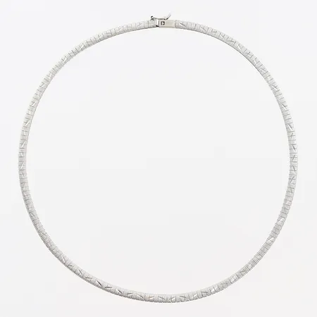 Collier 42,5cm, bredd 4mm, silver 835/1000. Vikt: 17,9 g