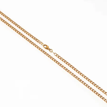 Kedja, ihålig pansar, i 18K guld. Den är 53,5 cm lång, 2,9 mm bred och väger 6,0g. Karbinhake. Stämplad KFS (Svedbom & Co), 750 & kattfot.