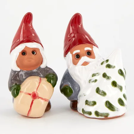 Två figuriner, Rolf Berg, tomtefar och tomtemor, 8cm, Torshälla, Sweden, etikettmärkt